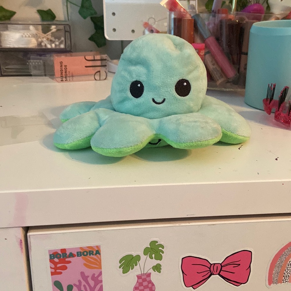 🌴 flipping , octopus plushy 🌴